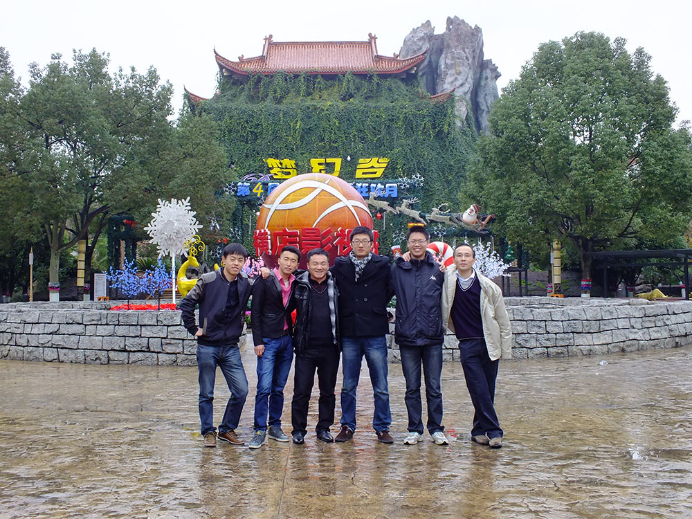 91香蕉在线下载横店影视基地留影